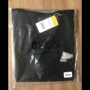 Figs Chisec 3 pocket scrub top in Black size L